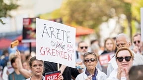 Hausärzte kriegen wieder Geld für jede Behandlung