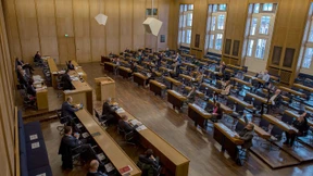 Zwei Minuten für acht Milliarden