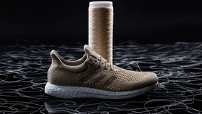 Ein Adidas-Schuh aus Seide