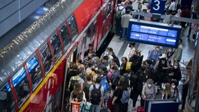 9-Euro-Ticket überlastet hunderte Züge