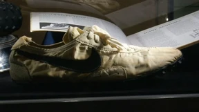 „Moon Shoes“ brechen bei Auktion alle Rekorde