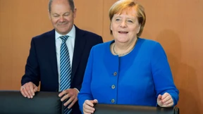 Scholz verteidigt Merkel