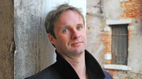 Der Rapper schenkt ihr ein Luxusauto