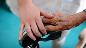 Verfassungsrichter prüfen Streikrecht in Kirchen  