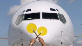 Fluglotsen stimmen für unbefristeten Streik