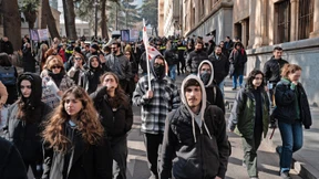 Wie Georgiens Regierung mit Gewalt gegen Medien vorgeht