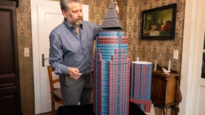 Messeturm aus Papier nachgebaut