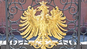 Des Adlers neues Federkleid