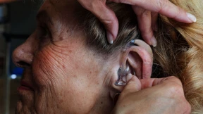 Haben Hörgeräte-Nutzer ein geringeres Demenz-Risiko?