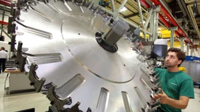 Maschinenbauer blicken sorgenvoll auf die Glühbirne