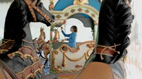 Das älteste Karussell der Welt dreht sich wieder