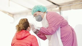 „Die schweren Erkrankungen verlaufen nicht selten in zwei Phasen“