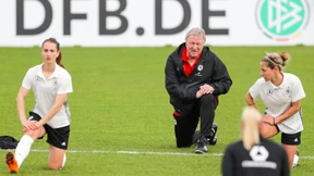 Hrubesch plant mit Kopfballungeheuer