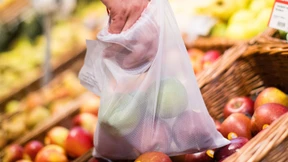 Rewe verbannt die dünnen Plastiktüten – aber nur kurz