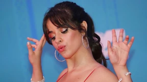 Discokugel zwischen den Beinen