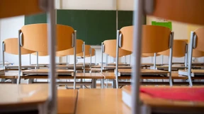 Geschlossene Geschäfte, putzende Pädagogen, jugendliche Juristen