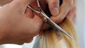 Haare schneiden undercover