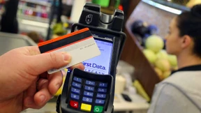 Deutsche zahlen mit der Girokarte so viel wie noch nie