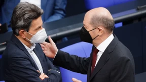 Mützenich verteidigt Scholz im Ampel-Streit