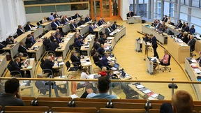 CDU stimmt zusammen mit der AfD