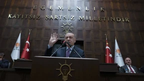 Drohungen nach allen Seiten