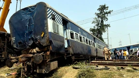 Polizei verhört Lokführer nach Zugunglück in Indien