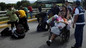 Zehntausende Venezolaner kaufen in Kolumbien ein