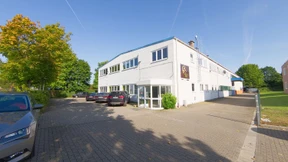 80 Flüchtlinge kommen in Gewerbehalle unter