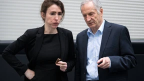 Bevor es die Partei zerreißt