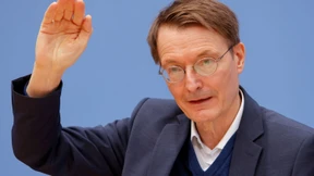 Lauterbach setzt auf Verlangsamung der Omikron-Welle