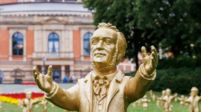 Elf Opern in einer Saison