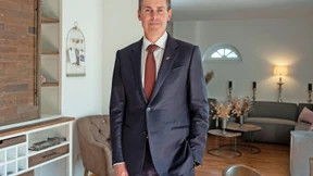 Der Diäthelfer mit der Spritze