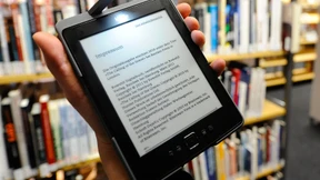 Guten Abend, gute Nacht, mit Büchern bedacht