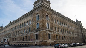 Angeklagte schweigen bei Prozessauftakt in Dresden