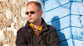 Rechercheur im Fadenkreuz