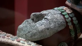 Grabschmuck der „Roten Königin" ausgestellt