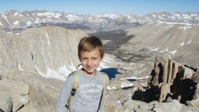 Junger Gipfelstürmer