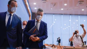 Spahn schließt weitere Lockdowns nicht aus