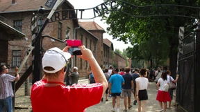 Morddrohungen nach Selfie in Auschwitz