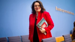 Fast wie früher: Nahles gegen Schröder und Müntefering