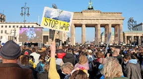 Zehntausende zeigen Solidarität mit der Ukraine