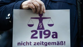Kabinett beschließt Aufhebung von Paragraph 219a im Strafgesetzbuch