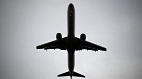 Abschiebehäftling nimmt Stewardess als Geisel