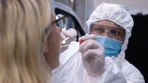 RKI meldet mit 7830 Neuinfektionen wieder Höchstwert