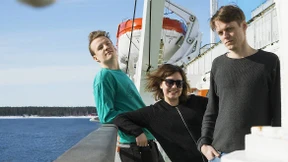 Über den Fjord mit sehr kleinen Mopeds