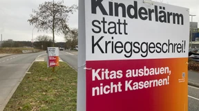 Kopf-an-Kopf-Lauf von vier Parteien