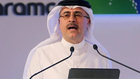 Der Gewinn des weltgrößten Ölkonzerns halbiert sich fast