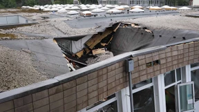 Dach an Uni Wuppertal stürzt nach Unwetter ein