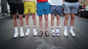 Regen holt die Adilette vom Fuß