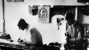 Der Krieg und die Holzschnitzkunst